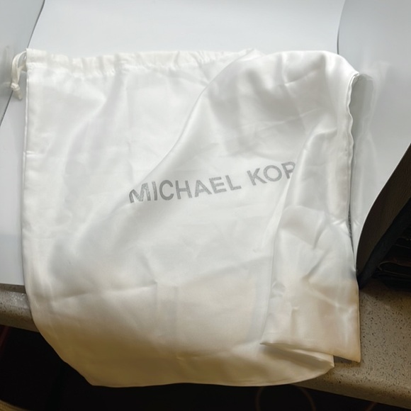 Michael Kors - soft supple leather handbag, grey / silver with Dustbag - Picture 12 of 12